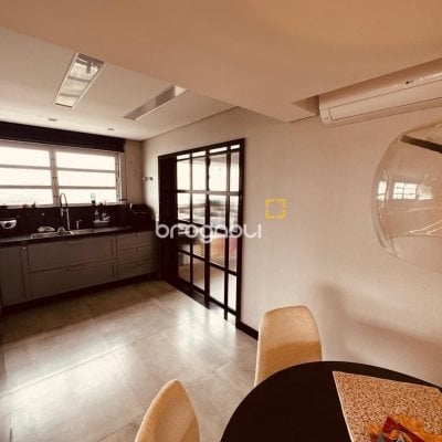 Apartamento com 170m², 2 quartos (sendo 1 suíte), 2 garagens, no bairro Balneário em Florianópolis