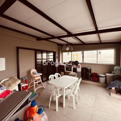 Apartamento com 170m², 2 quartos (sendo 1 suíte), 2 garagens, no bairro Balneário em Florianópolis