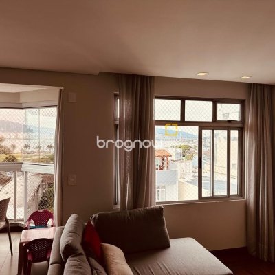 Apartamento com 170m², 2 quartos (sendo 1 suíte), 2 garagens, no bairro Balneário em Florianópolis