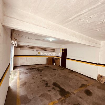 Apartamento com 170m², 2 quartos (sendo 1 suíte), 2 garagens, no bairro Balneário em Florianópolis