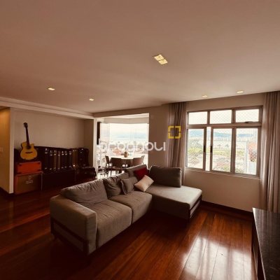 Apartamento com 170m², 2 quartos (sendo 1 suíte), 2 garagens, no bairro Balneário em Florianópolis