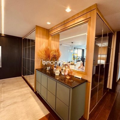 Apartamento com 170m², 2 quartos (sendo 1 suíte), 2 garagens, no bairro Balneário em Florianópolis