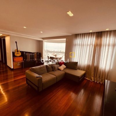 Apartamento com 170m², 2 quartos (sendo 1 suíte), 2 garagens, no bairro Balneário em Florianópolis