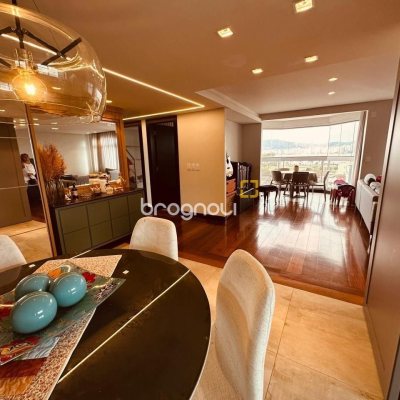 Apartamento com 170m², 2 quartos (sendo 1 suíte), 2 garagens, no bairro Balneário em Florianópolis