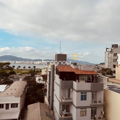 Apartamento com 170m², 2 quartos (sendo 1 suíte), 2 garagens, no bairro Balneário em Florianópolis
