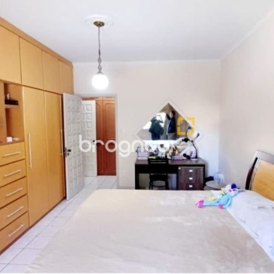 Casa com 315m², 5 quartos (sendo 3 suítes), 3 garagens, no bairro Capoeiras em Florianópolis