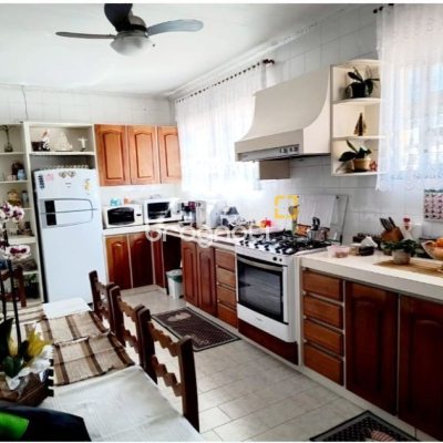 Casa com 315m², 5 quartos (sendo 3 suítes), 3 garagens, no bairro Capoeiras em Florianópolis