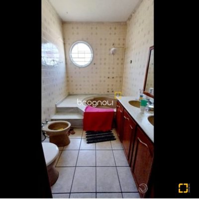Casa com 315m², 5 quartos (sendo 3 suítes), 3 garagens, no bairro Capoeiras em Florianópolis