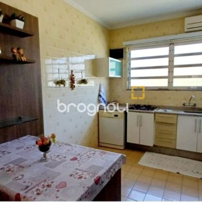 Casa com 315m², 5 quartos (sendo 3 suítes), 3 garagens, no bairro Capoeiras em Florianópolis