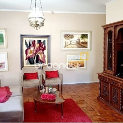 Casa com 315m², 5 quartos (sendo 3 suítes), 3 garagens, no bairro Capoeiras em Florianópolis