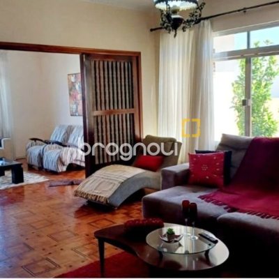 Casa com 315m², 5 quartos (sendo 3 suítes), 3 garagens, no bairro Capoeiras em Florianópolis