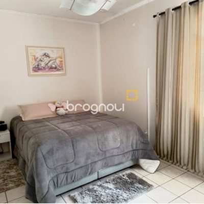 Casa com 315m², 5 quartos (sendo 3 suítes), 3 garagens, no bairro Capoeiras em Florianópolis