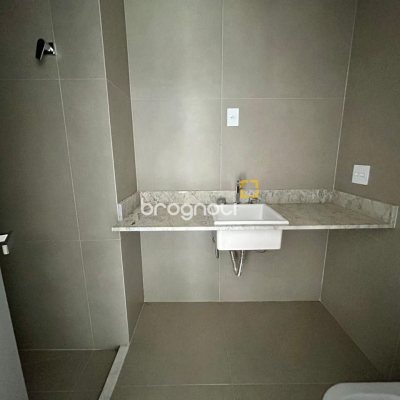 Apartamento com 178m², 3 quartos (sendo 3 suítes), 2 garagens, no bairro Cacupé em Florianópolis