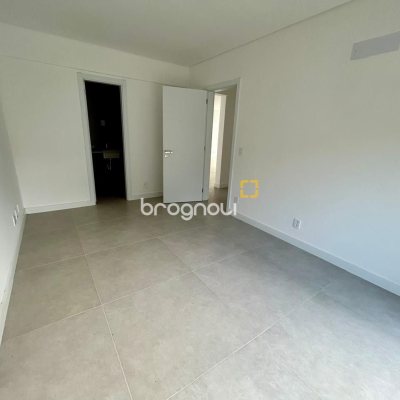 Apartamento com 178m², 3 quartos (sendo 3 suítes), 2 garagens, no bairro Cacupé em Florianópolis