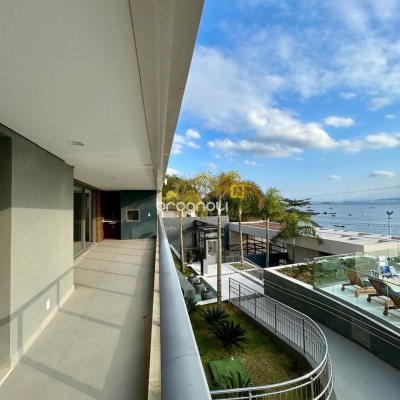Apartamento com 178m², 3 quartos (sendo 3 suítes), 2 garagens, no bairro Cacupé em Florianópolis