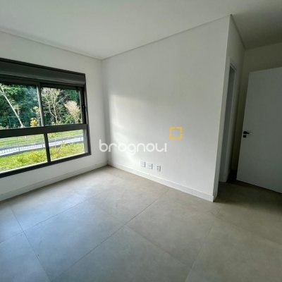 Apartamento com 178m², 3 quartos (sendo 3 suítes), 2 garagens, no bairro Cacupé em Florianópolis