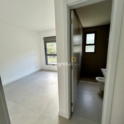 Apartamento com 178m², 3 quartos (sendo 3 suítes), 2 garagens, no bairro Cacupé em Florianópolis