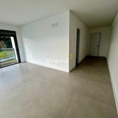 Apartamento com 178m², 3 quartos (sendo 3 suítes), 2 garagens, no bairro Cacupé em Florianópolis