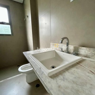 Apartamento com 178m², 3 quartos (sendo 3 suítes), 2 garagens, no bairro Cacupé em Florianópolis