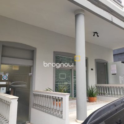 Sala com 77m², no bairro Centro em Florianópolis