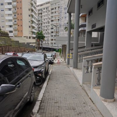 Sala com 77m², no bairro Centro em Florianópolis