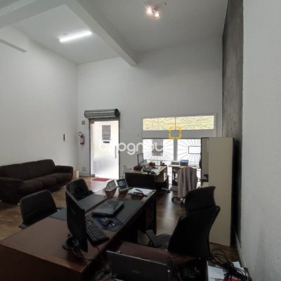 Sala com 77m², no bairro Centro em Florianópolis