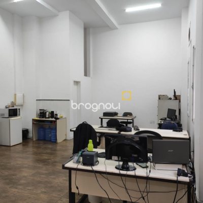 Sala com 77m², no bairro Centro em Florianópolis