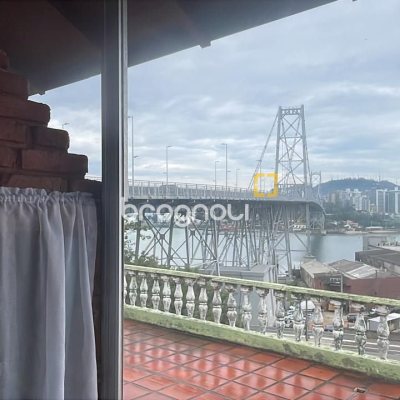 Casa com 584m², 6 quartos (sendo 1 suíte), no bairro Estreito em Florianópolis