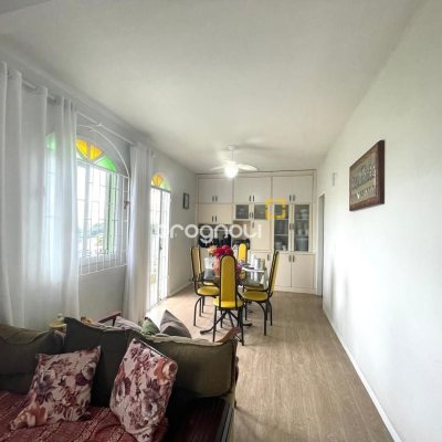 Casa com 584m², 6 quartos (sendo 1 suíte), no bairro Estreito em Florianópolis