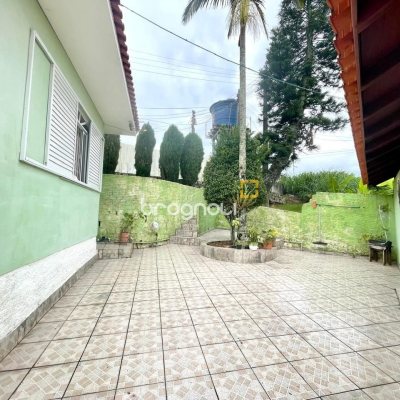 Casa com 584m², 6 quartos (sendo 1 suíte), no bairro Estreito em Florianópolis