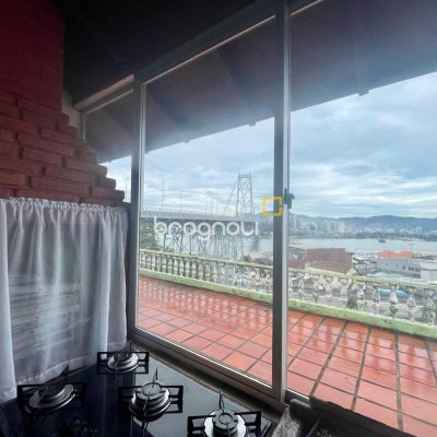 Casa com 584m², 6 quartos (sendo 1 suíte), no bairro Estreito em Florianópolis