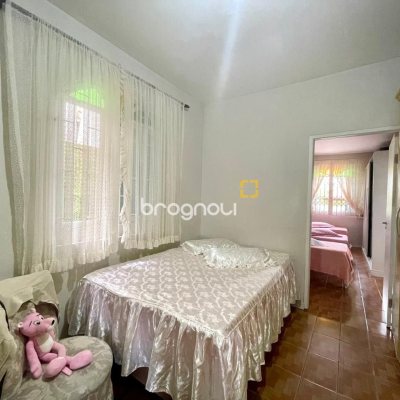 Casa com 584m², 6 quartos (sendo 1 suíte), no bairro Estreito em Florianópolis