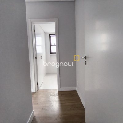 Apartamento com 113m², 3 quartos (sendo 1 suíte), 2 garagens, no bairro Centro em Florianópolis