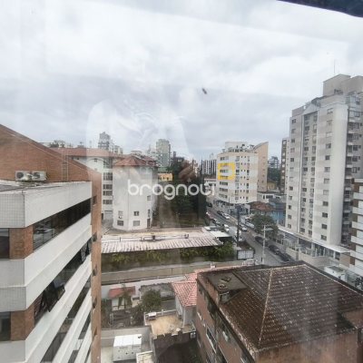 Apartamento com 113m², 3 quartos (sendo 1 suíte), 2 garagens, no bairro Centro em Florianópolis