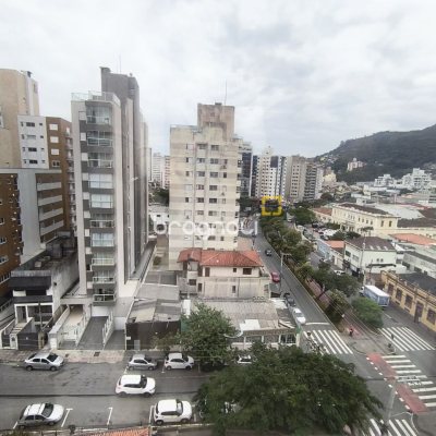 Apartamento com 113m², 3 quartos (sendo 1 suíte), 2 garagens, no bairro Centro em Florianópolis