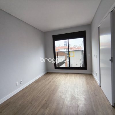Apartamento com 113m², 3 quartos (sendo 1 suíte), 2 garagens, no bairro Centro em Florianópolis