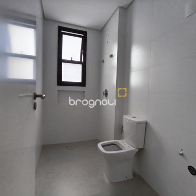 Apartamento com 113m², 3 quartos (sendo 1 suíte), 2 garagens, no bairro Centro em Florianópolis