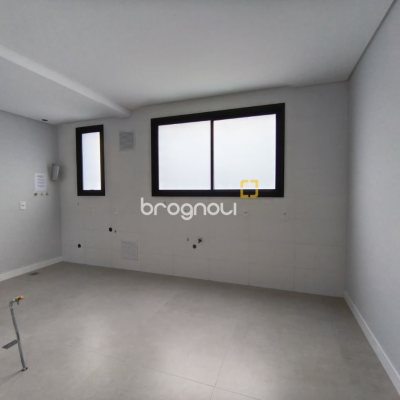 Apartamento com 113m², 3 quartos (sendo 1 suíte), 2 garagens, no bairro Centro em Florianópolis
