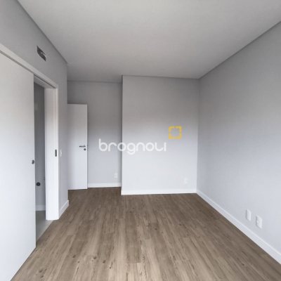 Apartamento com 113m², 3 quartos (sendo 1 suíte), 2 garagens, no bairro Centro em Florianópolis