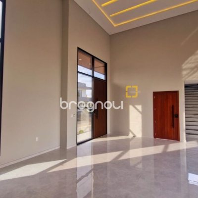 Casa de Condomínio com 214m², 3 quartos (sendo 1 suíte), 2 garagens, no bairro Ingleses em Florianópolis