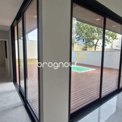 Casa de Condomínio com 214m², 3 quartos (sendo 1 suíte), 2 garagens, no bairro Ingleses em Florianópolis