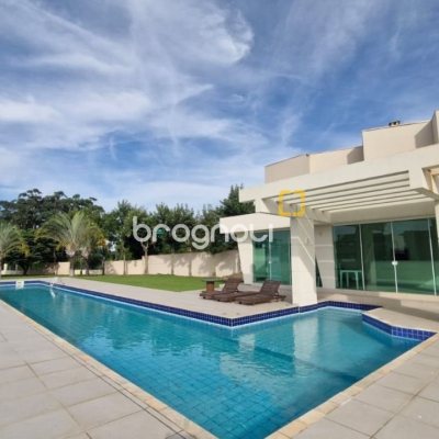 Casa de Condomínio com 214m², 3 quartos (sendo 1 suíte), 2 garagens, no bairro Ingleses em Florianópolis