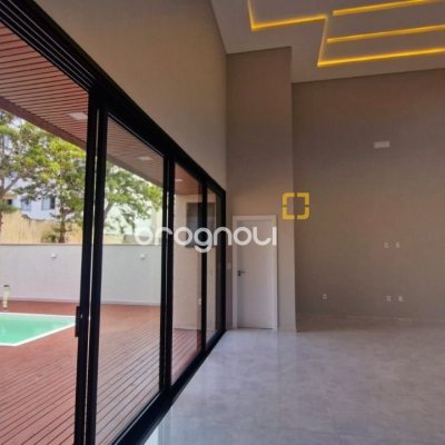 Casa de Condomínio com 214m², 3 quartos (sendo 1 suíte), 2 garagens, no bairro Ingleses em Florianópolis