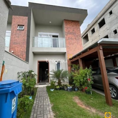 Casa com 141m², 3 quartos (sendo 3 suítes), 2 garagens, no bairro Ingleses em Florianópolis