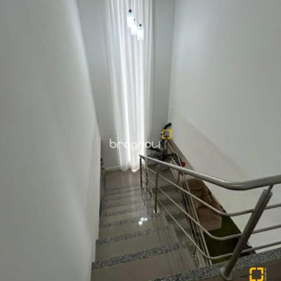 Casa com 141m², 3 quartos (sendo 3 suítes), 2 garagens, no bairro Ingleses em Florianópolis