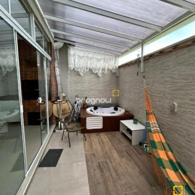 Casa com 141m², 3 quartos (sendo 3 suítes), 2 garagens, no bairro Ingleses em Florianópolis