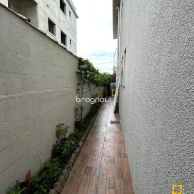 Casa com 141m², 3 quartos (sendo 3 suítes), 2 garagens, no bairro Ingleses em Florianópolis