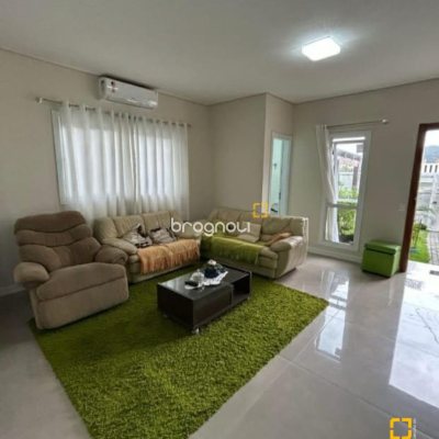 Casa com 141m², 3 quartos (sendo 3 suítes), 2 garagens, no bairro Ingleses em Florianópolis