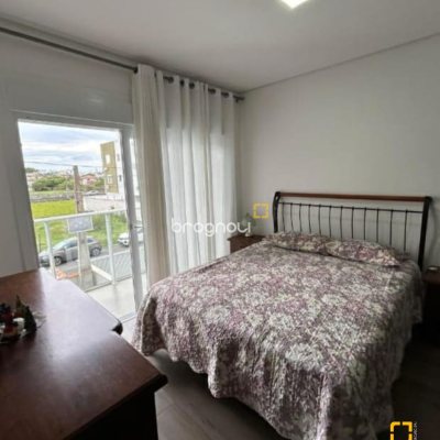 Casa com 141m², 3 quartos (sendo 3 suítes), 2 garagens, no bairro Ingleses em Florianópolis