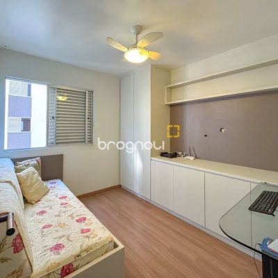 Apartamento com 113m², 3 quartos (sendo 1 suíte), 2 garagens, no bairro Centro em Florianópolis
